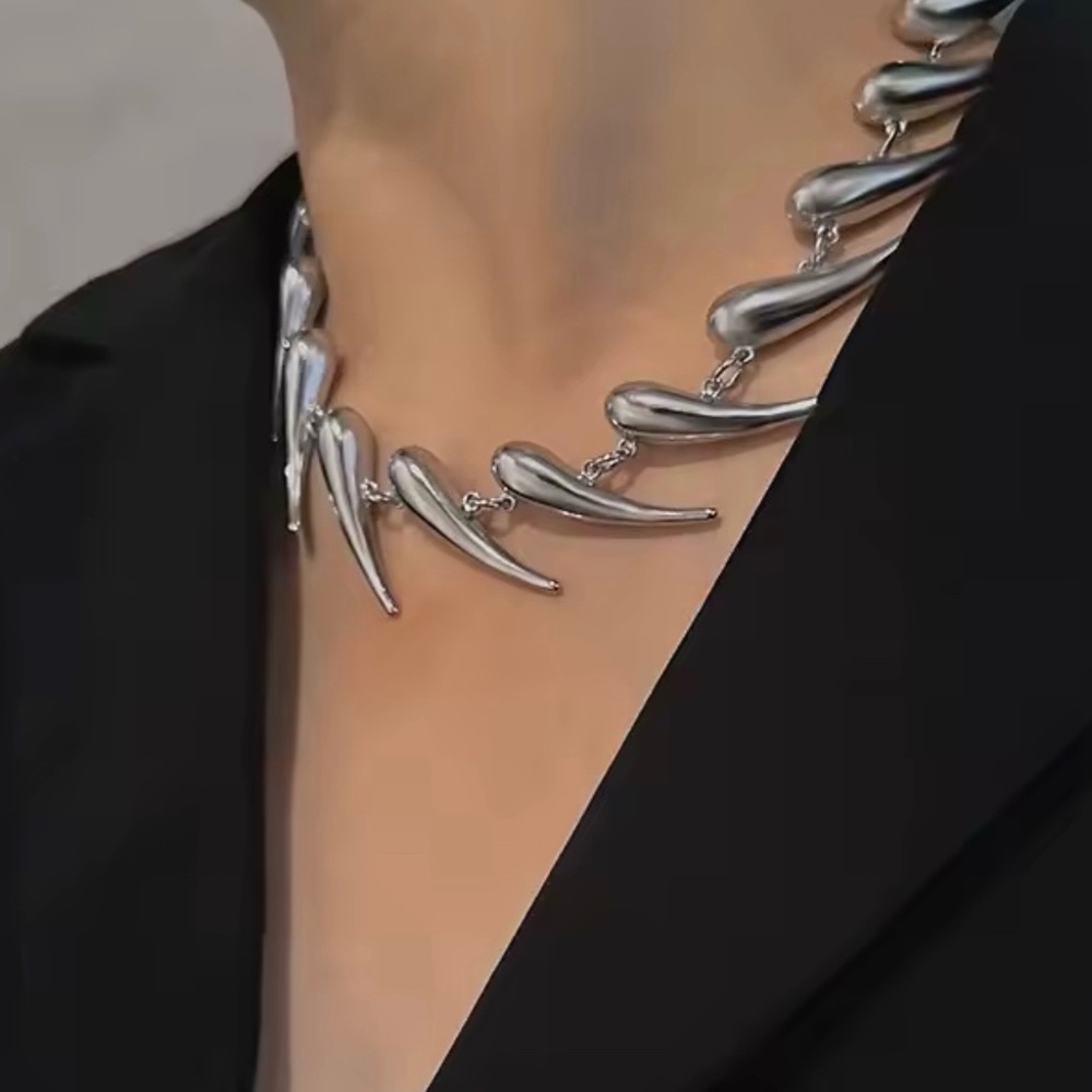 ⚜️ Elegant Silver Necklace - Picture 3 of 4